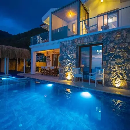 Faralya Da Deniz Manzarali Oezel Havuzlu Muestakil Villa Fethiye