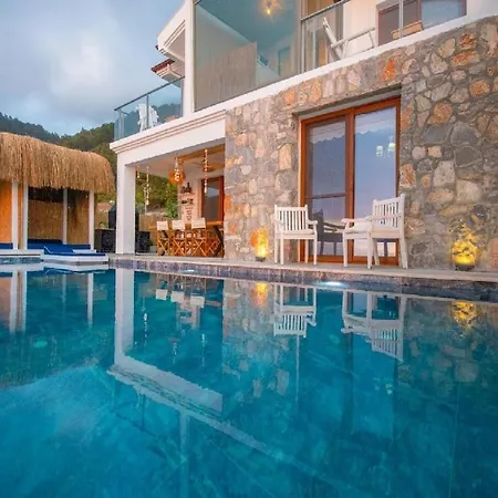 Faralya Da Deniz Manzaralı özel Havuzlu Müstakil Villa *