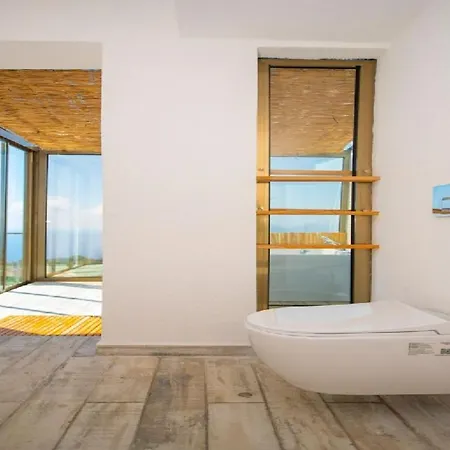 Faralya Da Deniz Manzarali Oezel Havuzlu Muestakil Villa Fethiye